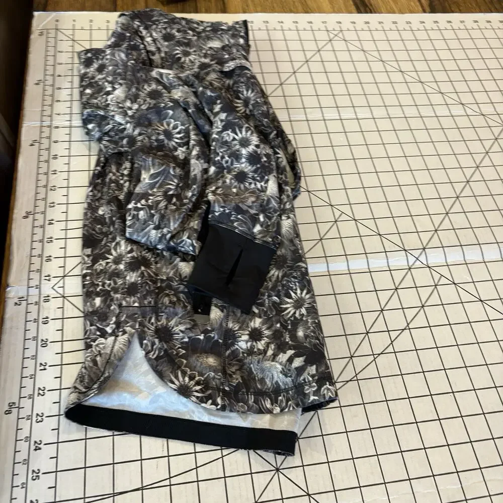 Lululemon Bring Back The Track‎ Jacket Womens 4 Flowabunga Black Grey Angel Wing